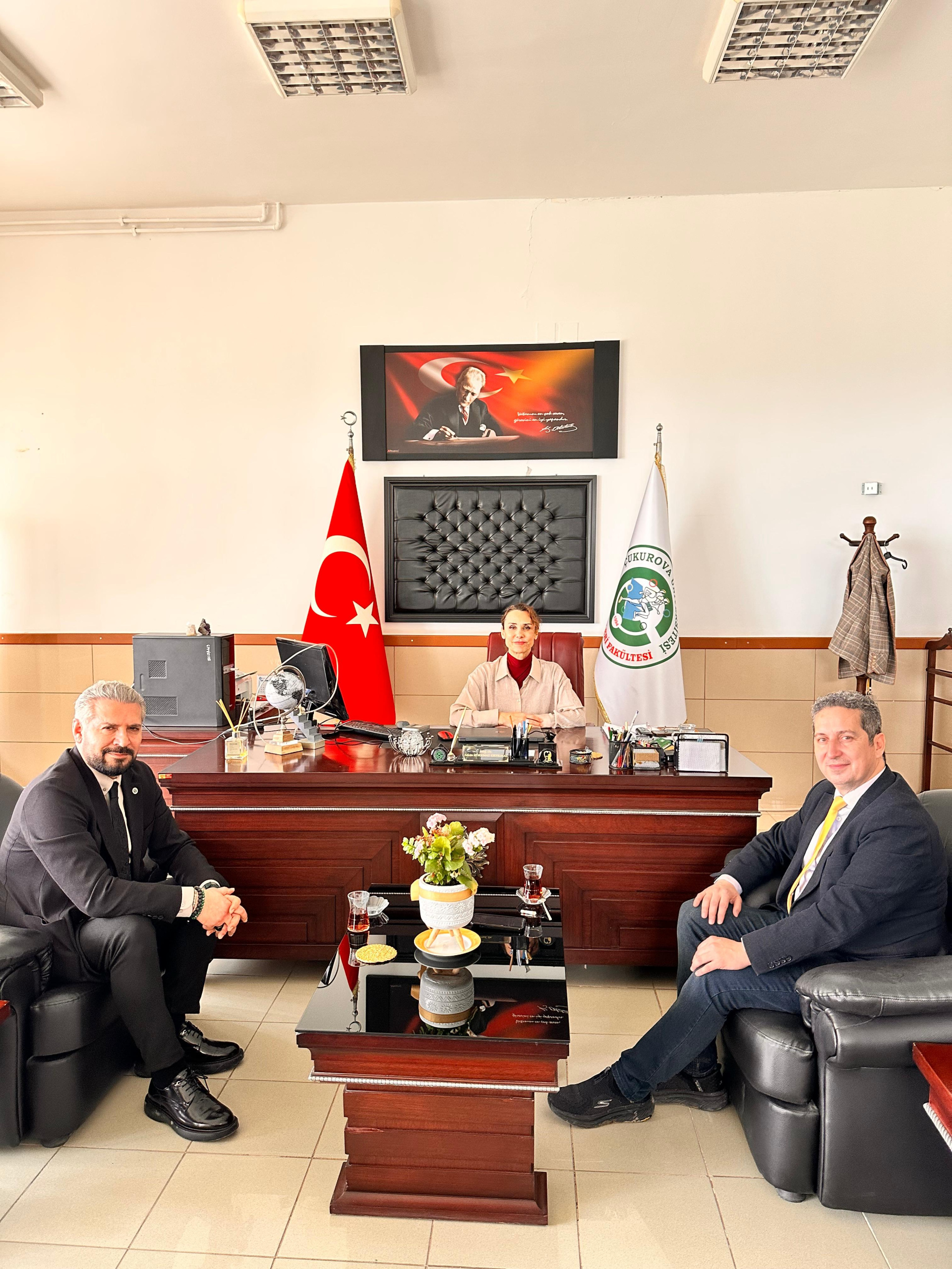 Çukurova Üniversitesi Genel Sekreteri Sayın Ahmet TAN ve Sağlık Kültür Daire Başkanı Sayın Naci KAZAN bey Dekanımızı ziyarette bulundular.