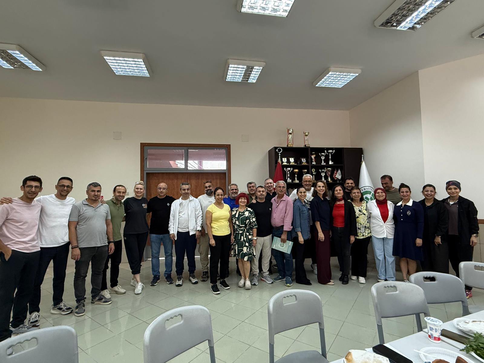 Çukurova Üniversitesinde 25 hizmet yılını dolduran fakültemizin değerli Akademik ve İdari personeline teşekkür belgelerini taktim ettik.