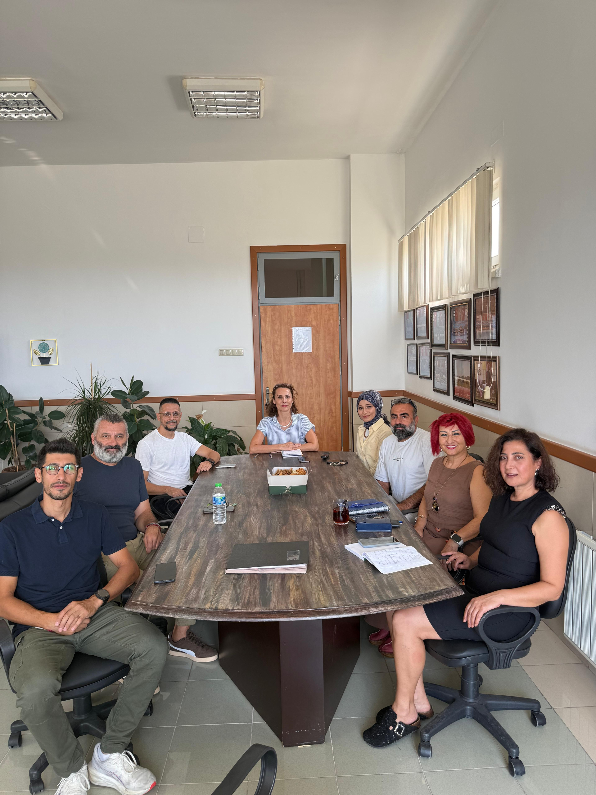 Oryantasyon Koordinatörlüğü bir araya gelerek oryantasyon eğitimi hakkında görüş alışverişinde bulundu